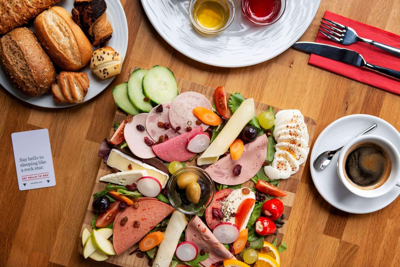 Ramada-By-Wyndham-Budapest-City-Center-Restaurant-24