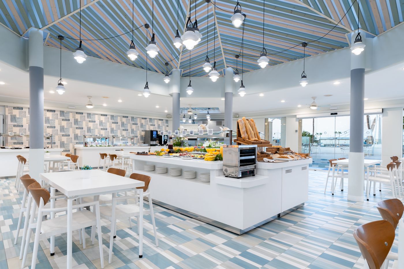 Hovima-La-Pinta-Beachfront-Family-Hotel-Restaurant-50