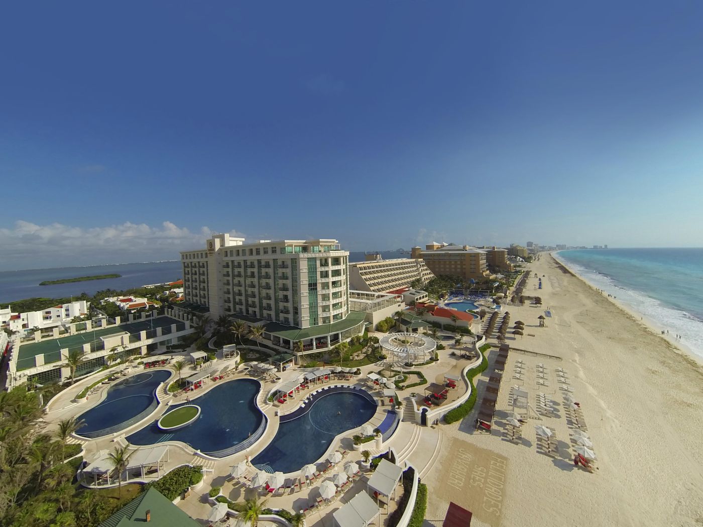Sandos-Cancun-Lifestyle-Resort---Adults-Recommended-Pool-5