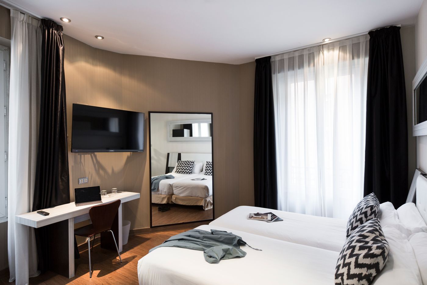 Petit-Palace-Triball-Room-3