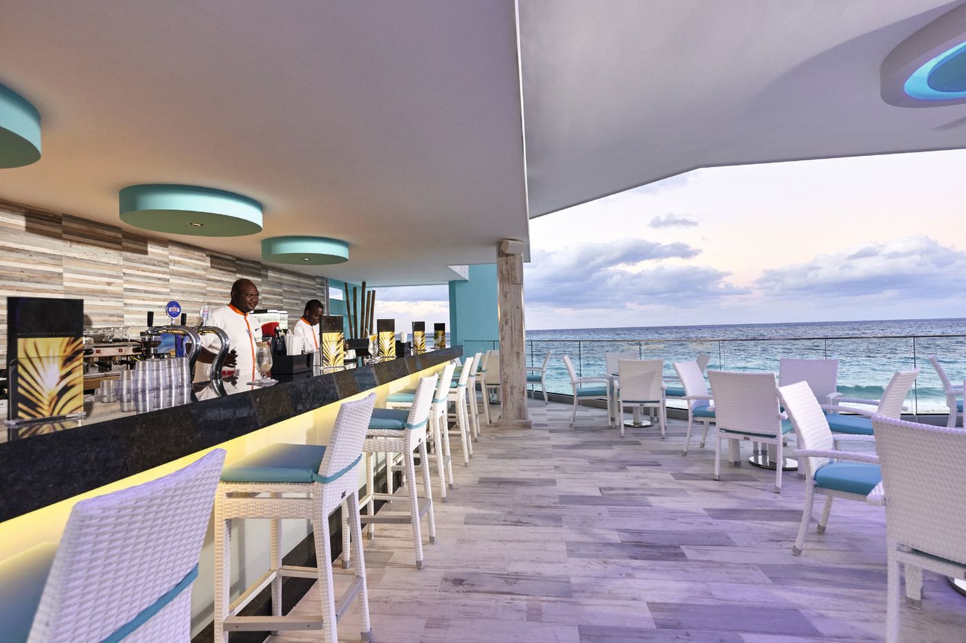 Riu-Paradise-Island---Adults-Only-Bar-44
