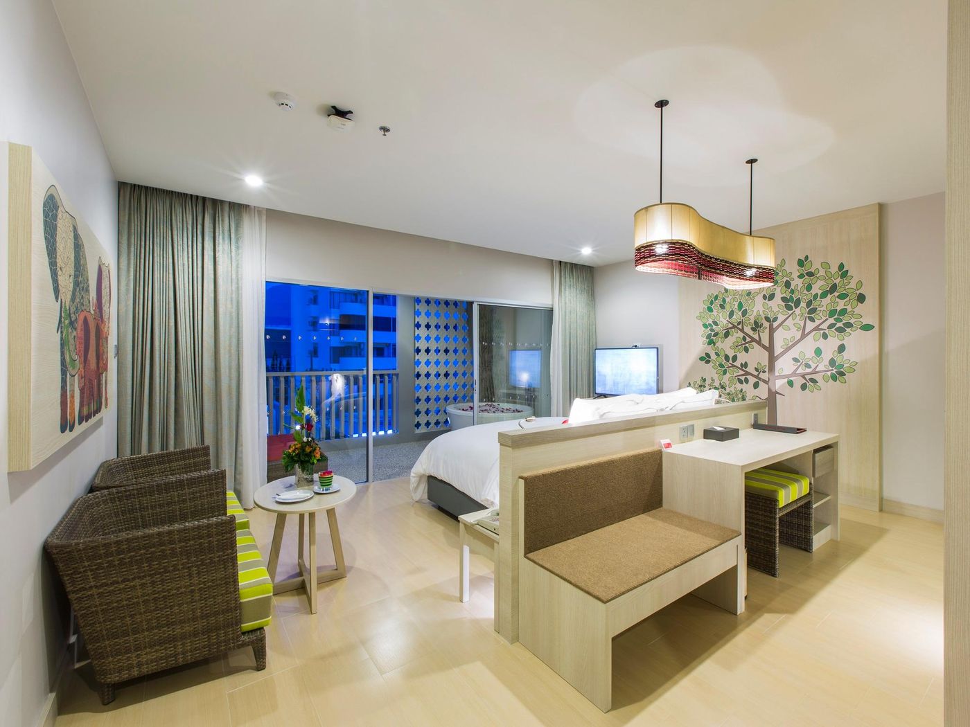 Ramada-By-Wyndham-Phuket-Deevana-Room-47