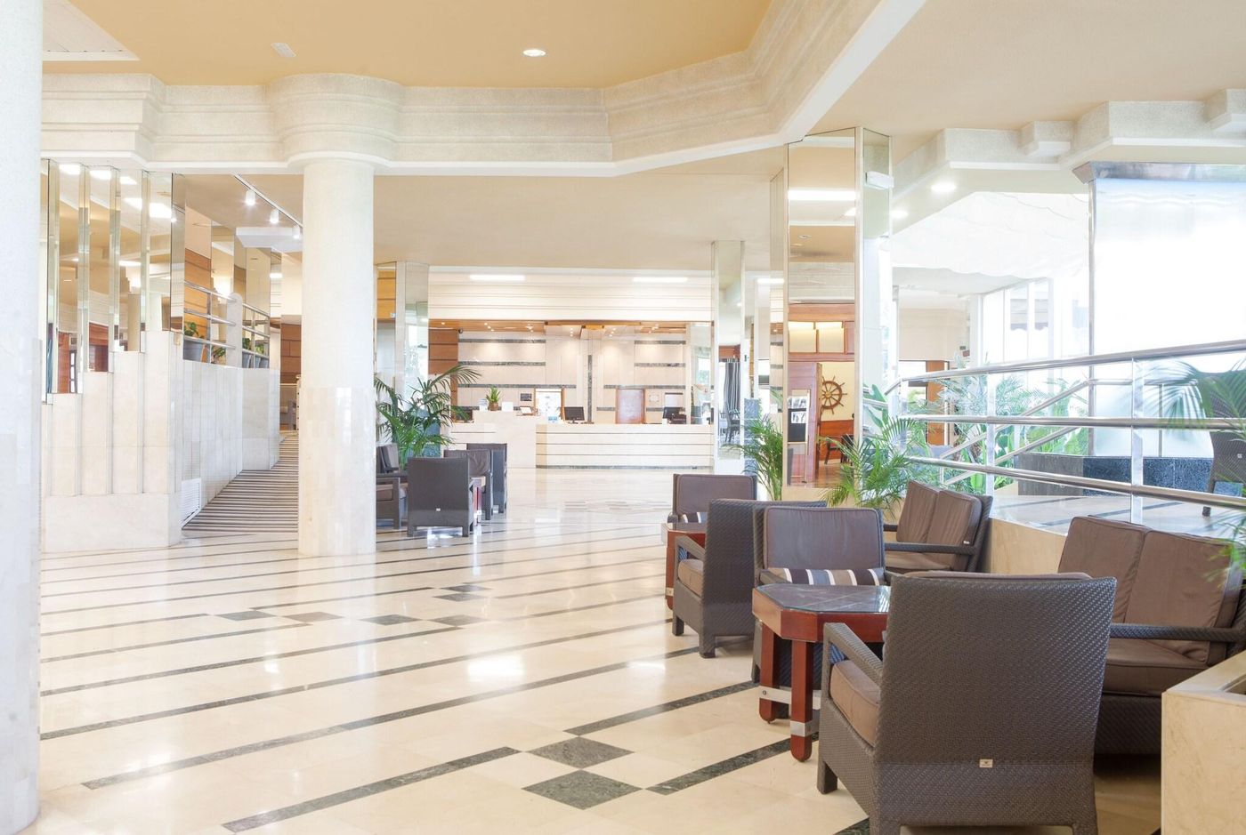 Hotel-Puertobahia---SPA-Lobby-57