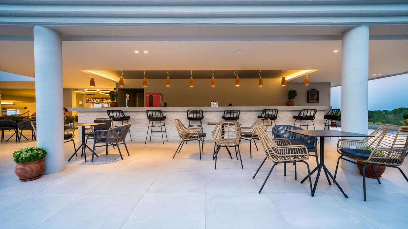 Harmony Crest Resort - Adults Only