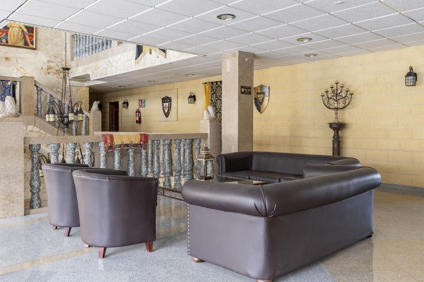 Hotel-Plaza-del-Castillo-Lobby-54