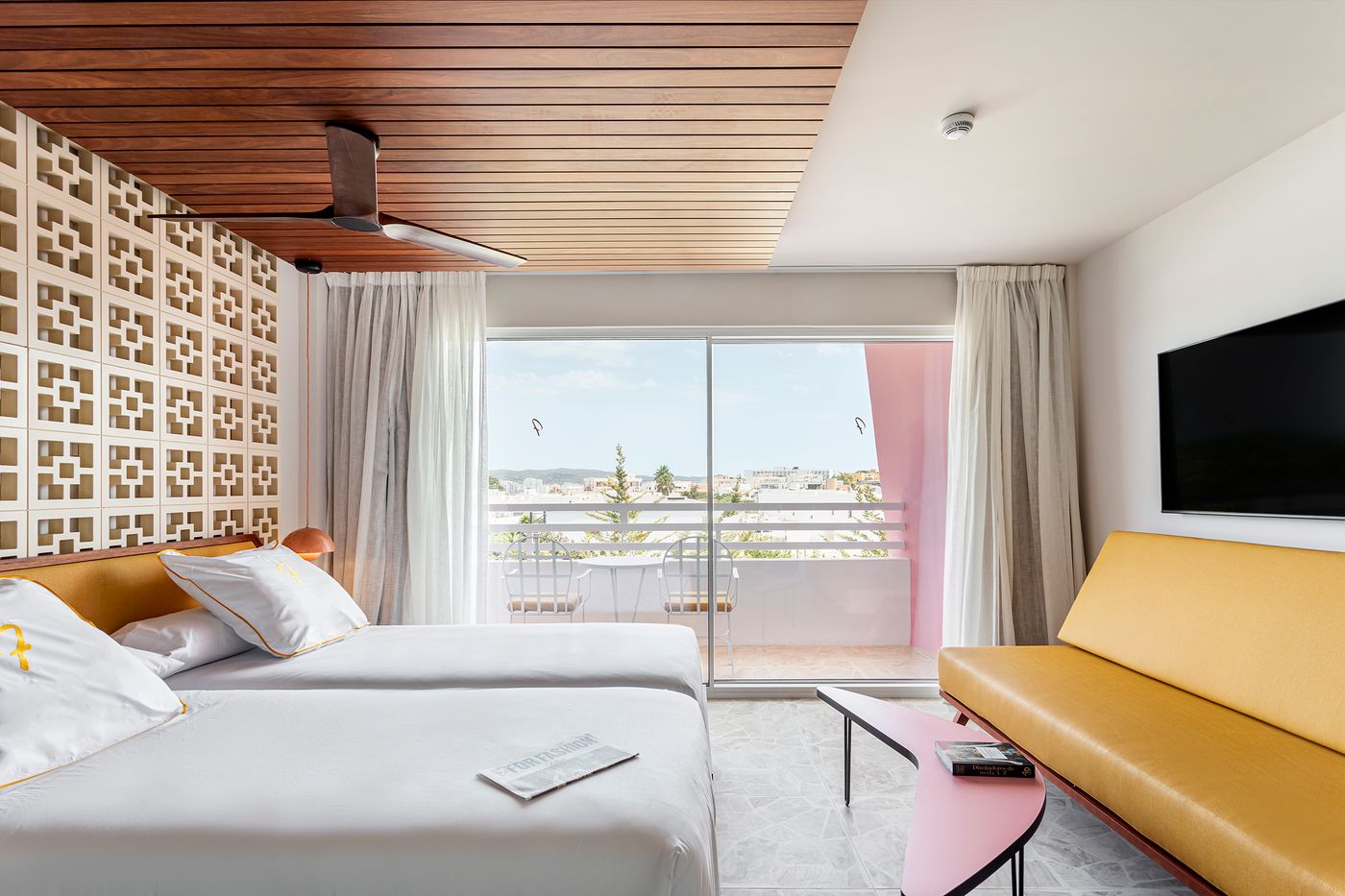 Estudios-Tropicana-Room-35