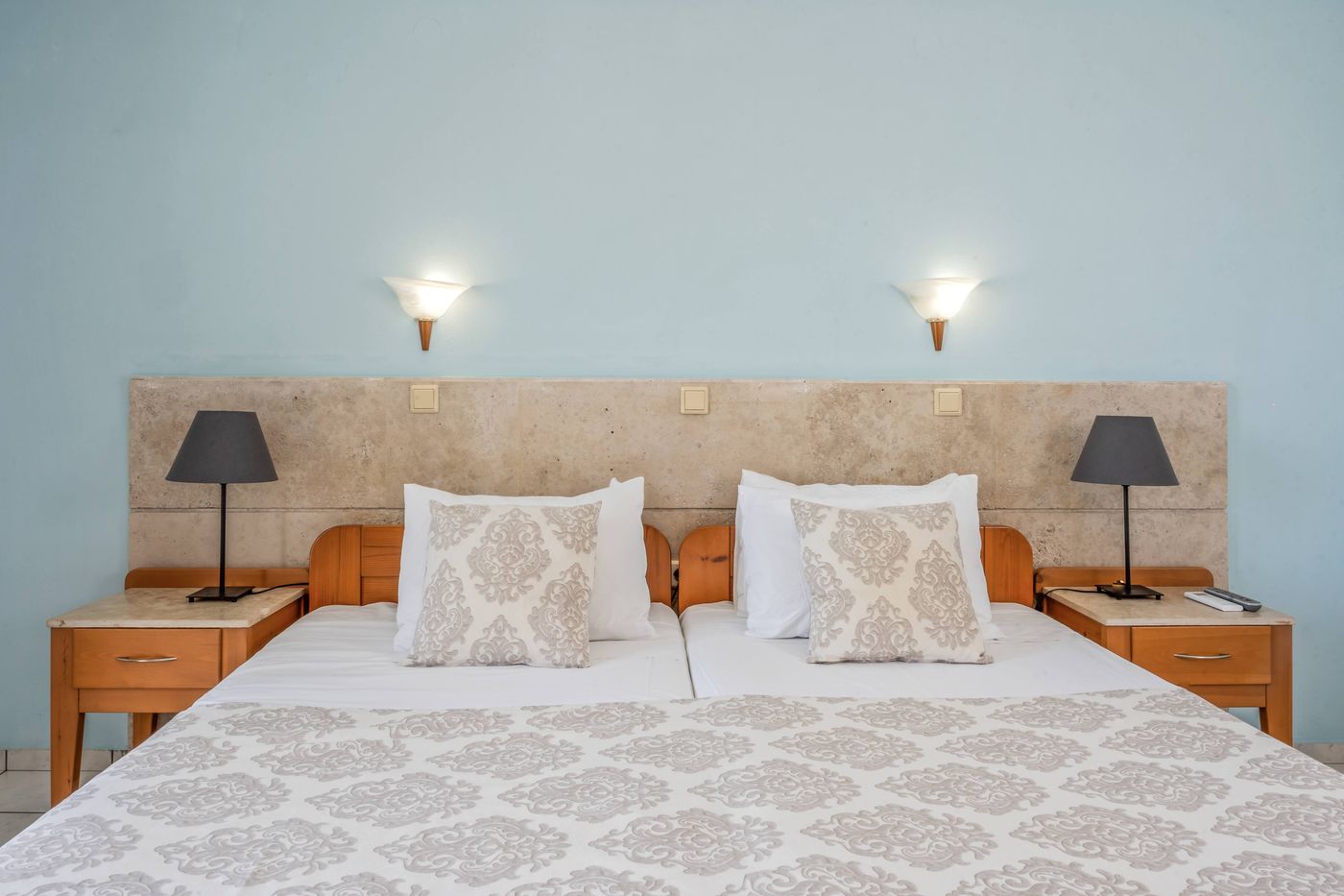 Maria-Rousse-Studios-Room-45