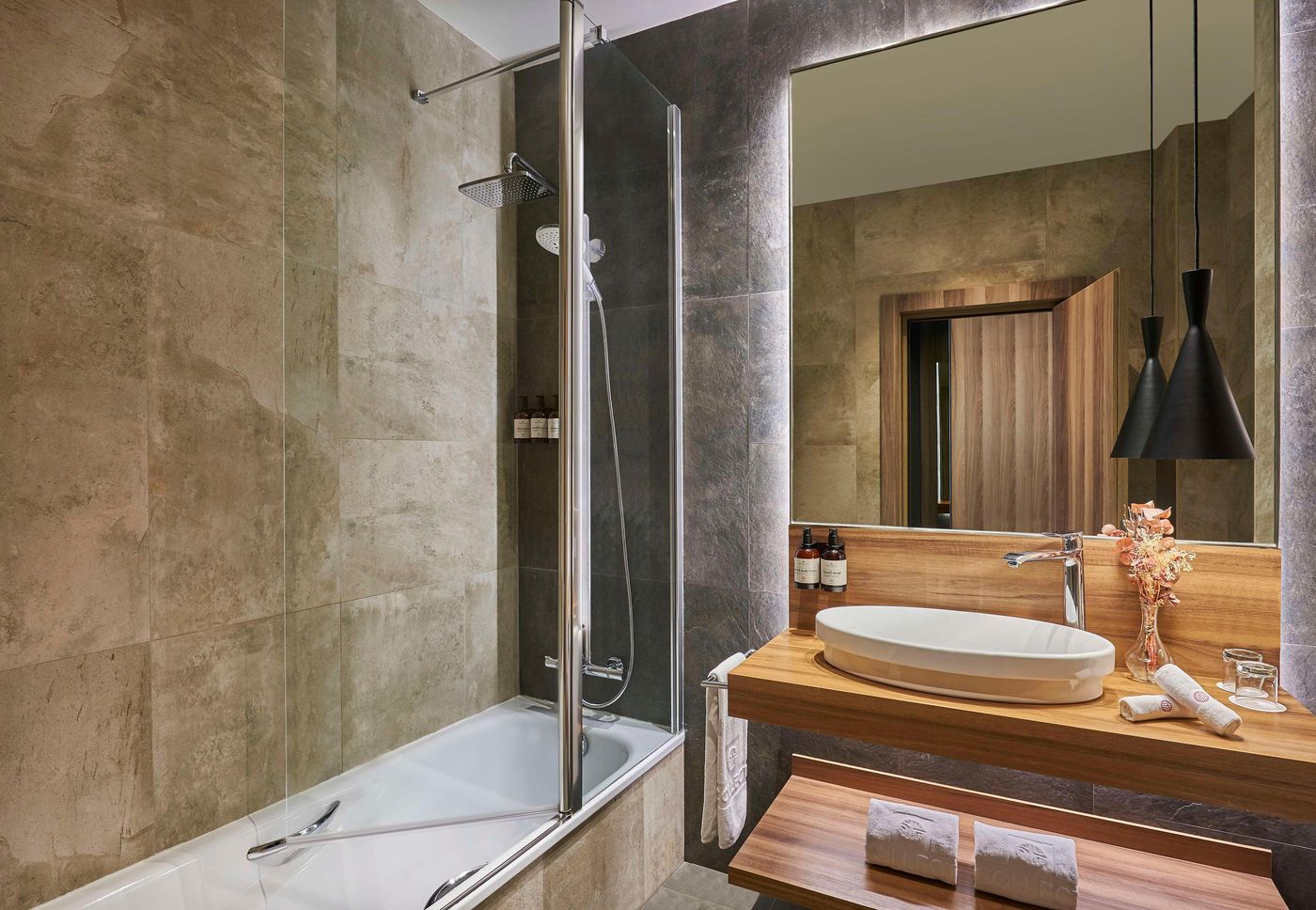 NH-Collection-Madrid-Gran-Via-Room-37