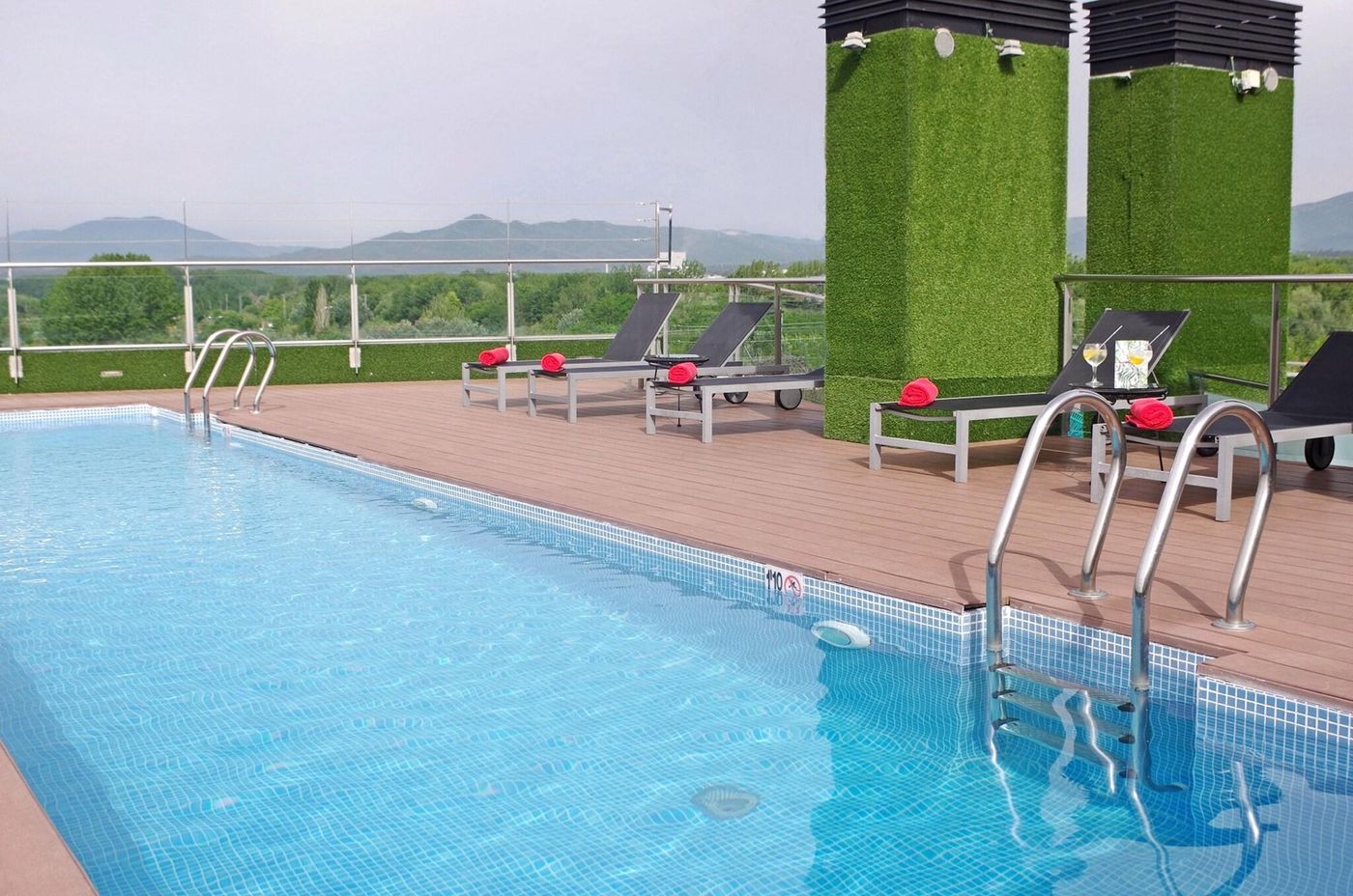 Doubletree-By-Hilton-Girona-Pool-7