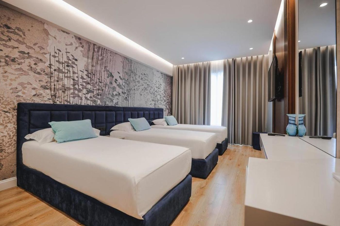 Hotel Oasis 12.12.25