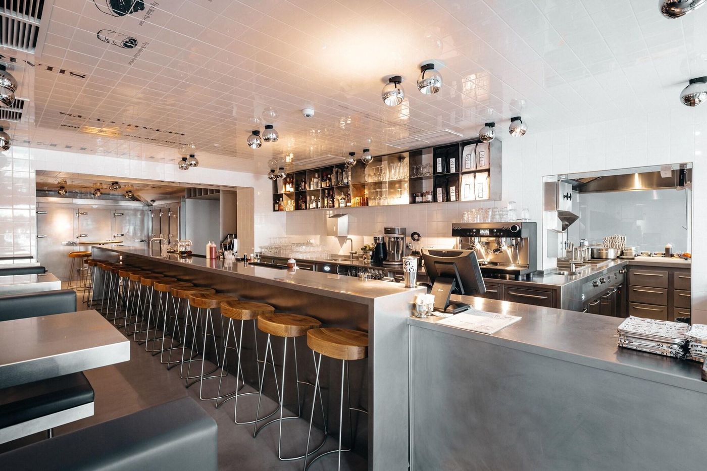 Sir-Savigny-Hotel--part-of-Sircle-Collection-Restaurant-9