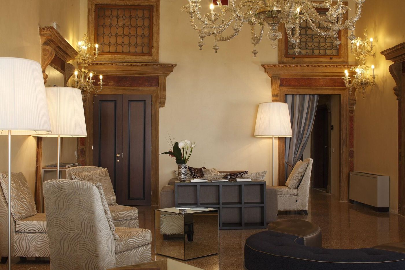 Arcadia-Italy-Venezia-Lobby-5