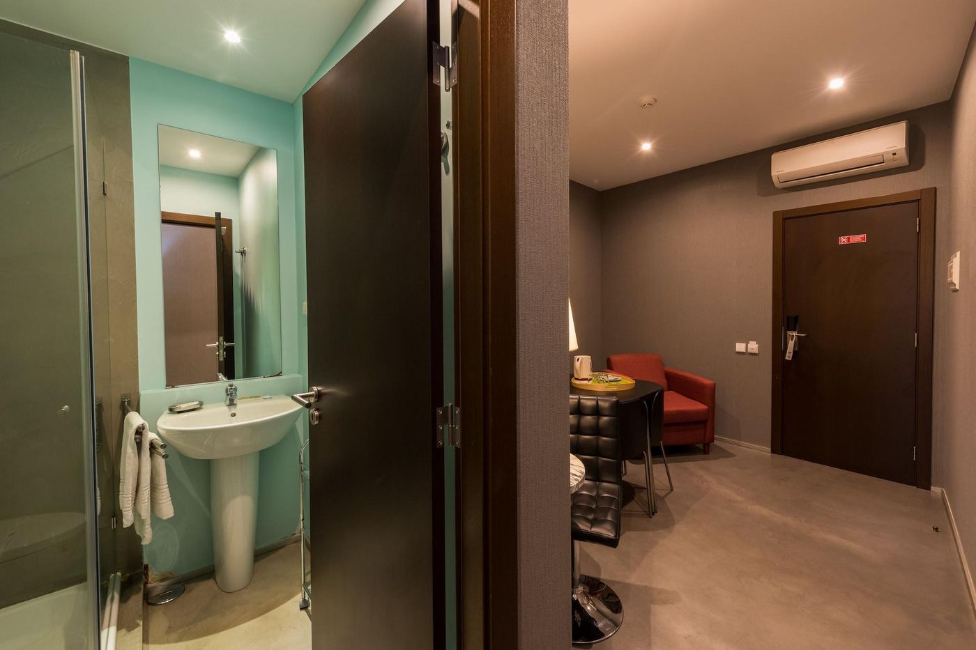 Alfama---Lisbon-Lounge-Suites-Room-85