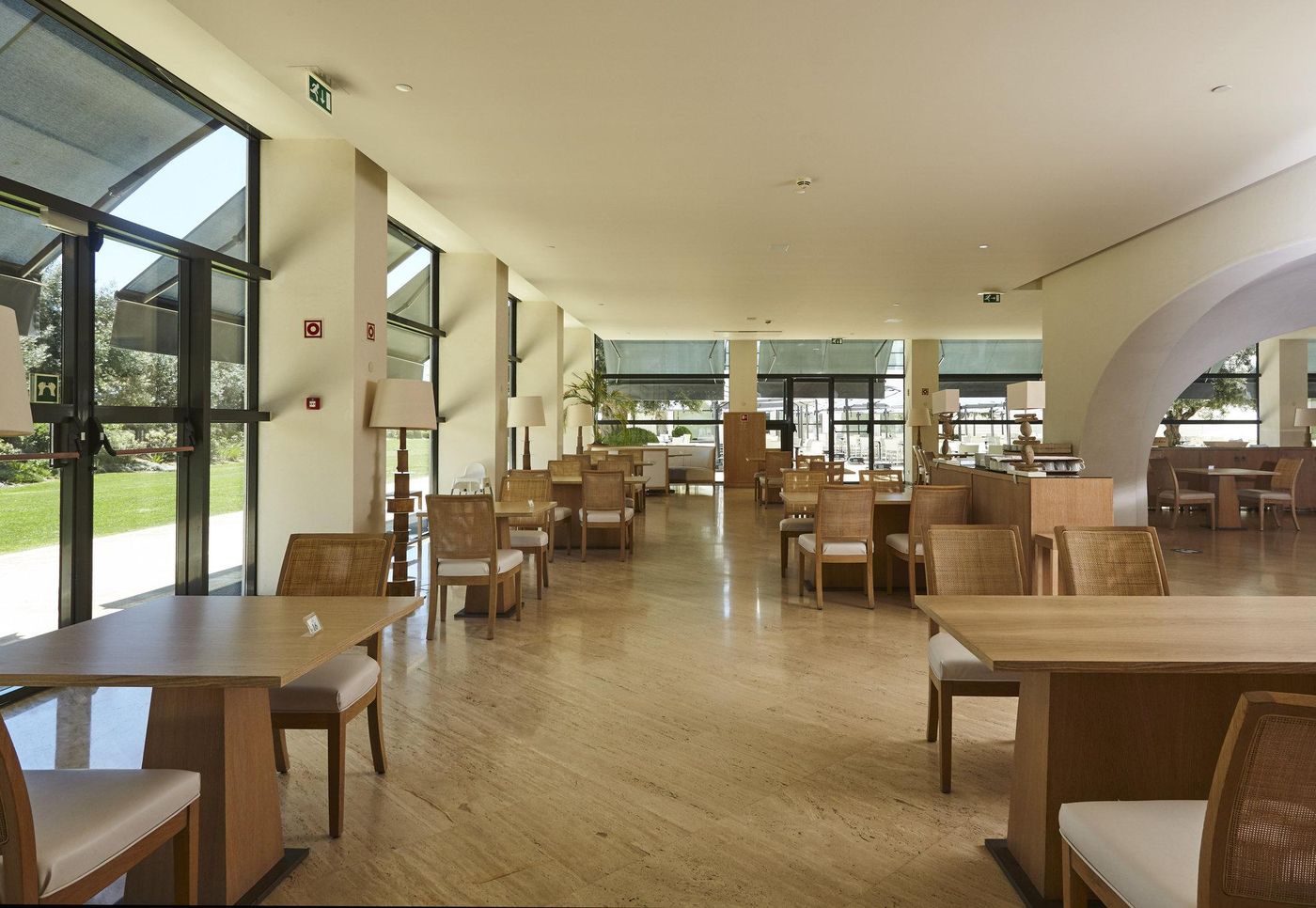 Crowne-Plaza-Vilamoura-Restaurant-48