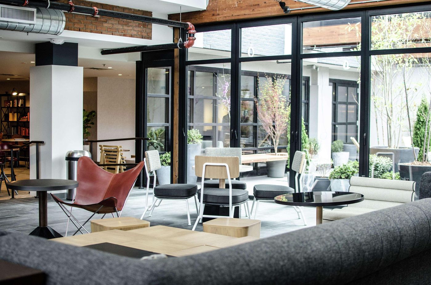 Freepoint-Hotel-Cambridge--a-Tapestry-Collection-Bar-2