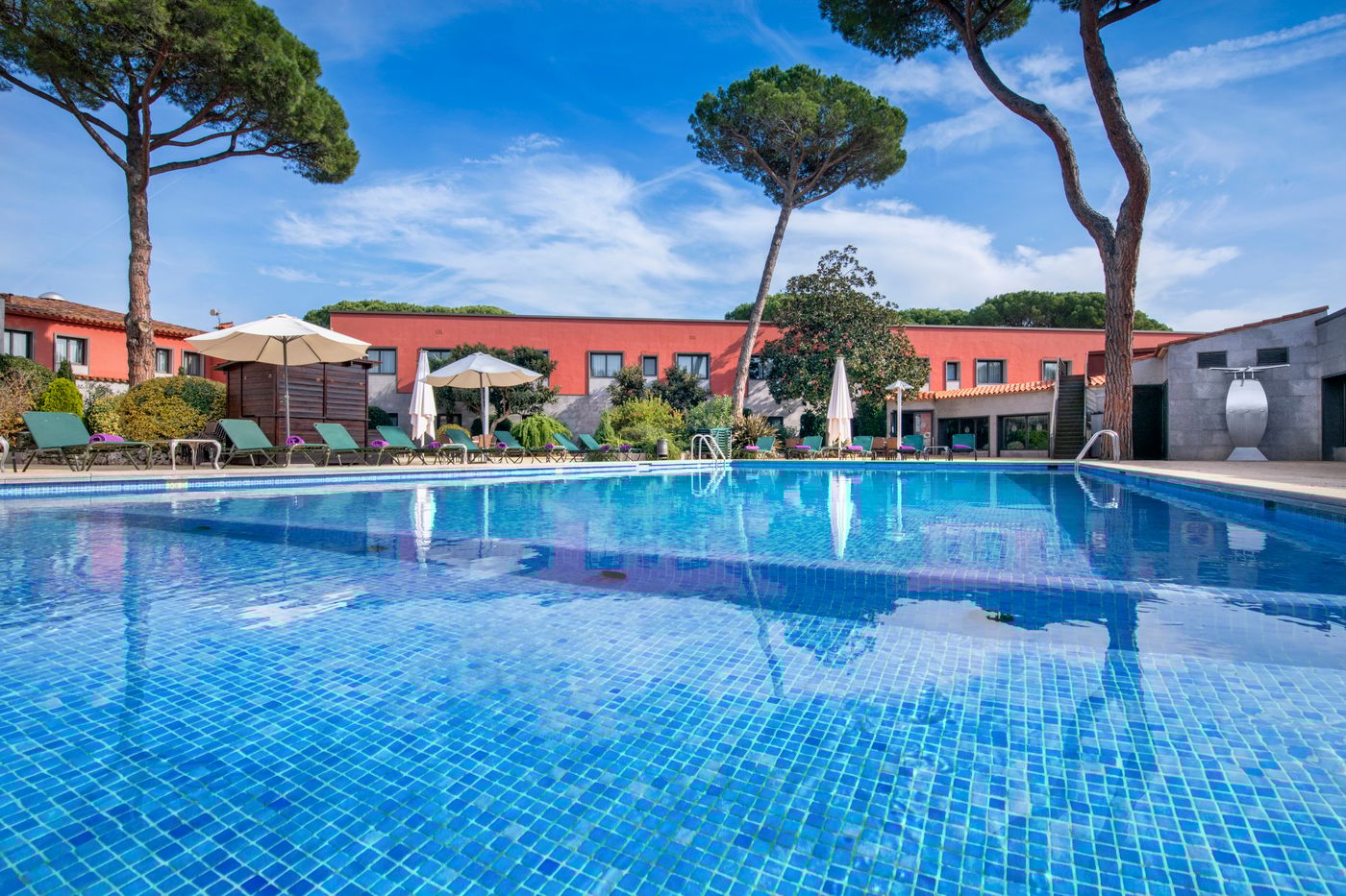 Salles-Hotel-Aeroport-de-Girona-Pool-3