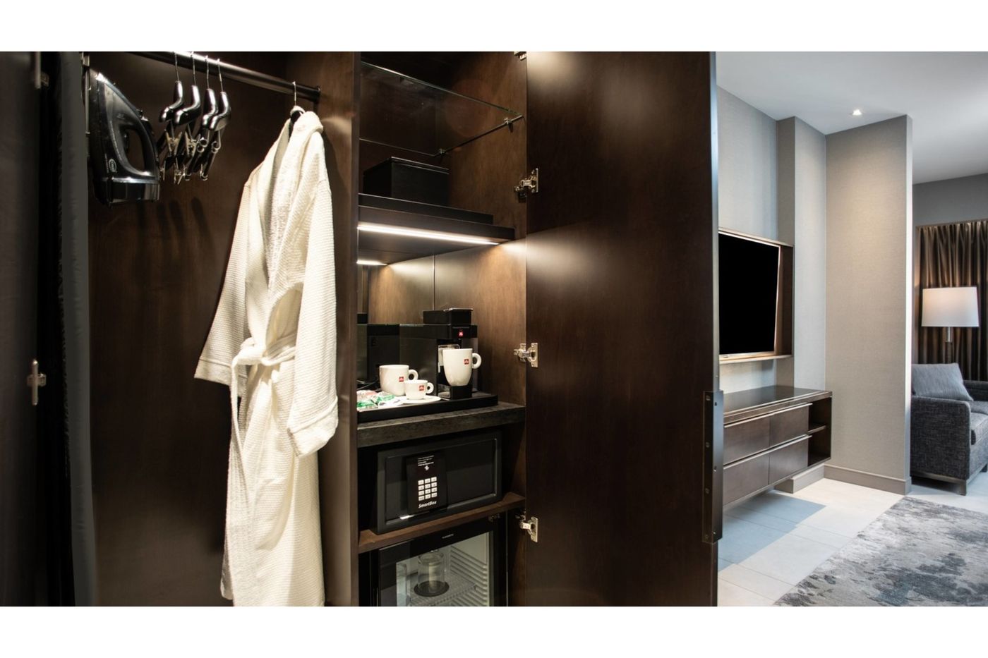 The-Row-Hotel-At-Assembly-Row--Autograph-Collectio-Room-42