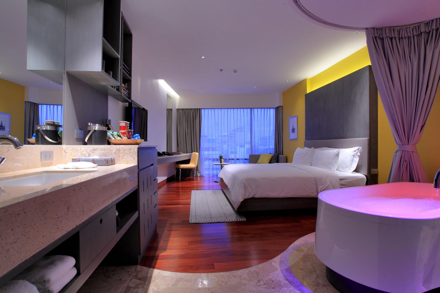 Lit-Bangkok-Hotel-Room-26