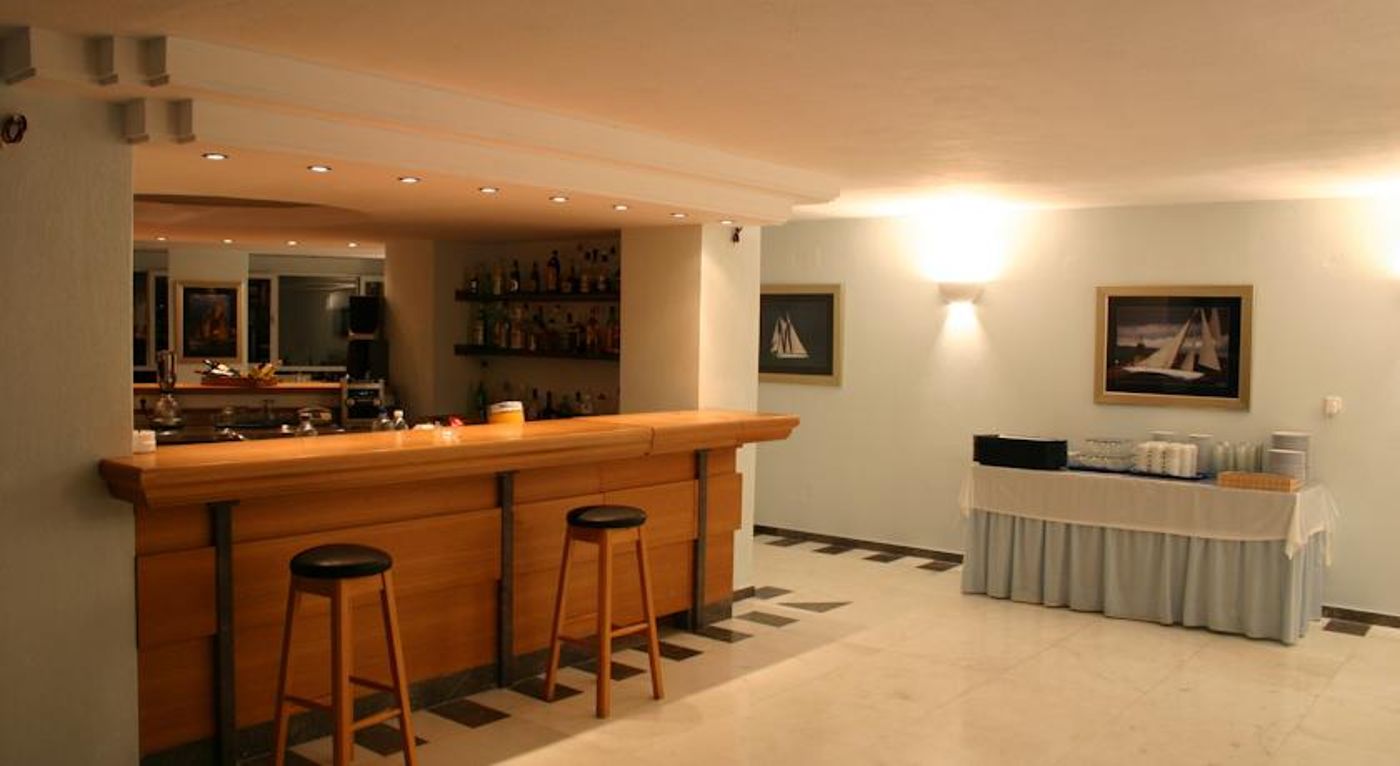 Cape Kanapitsa Hotel & Suites