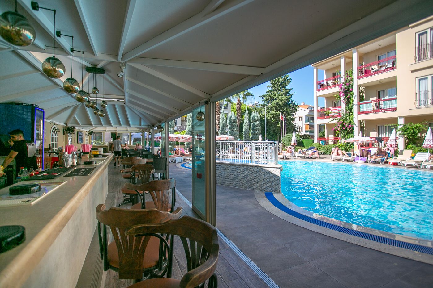 Club-Amaris-Apartments-Bar-8