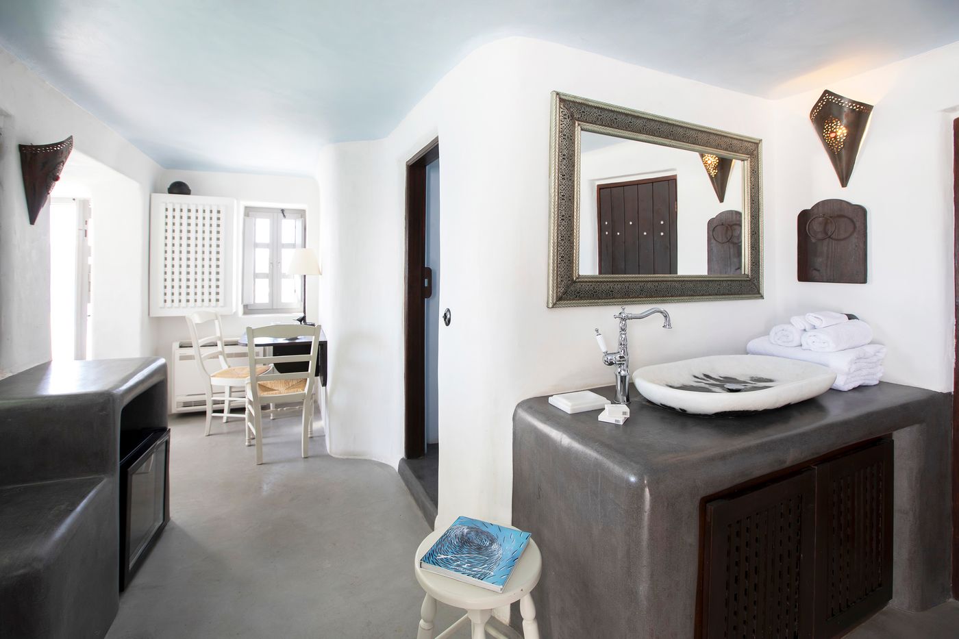 Ducato-Di-Oia-Room-8