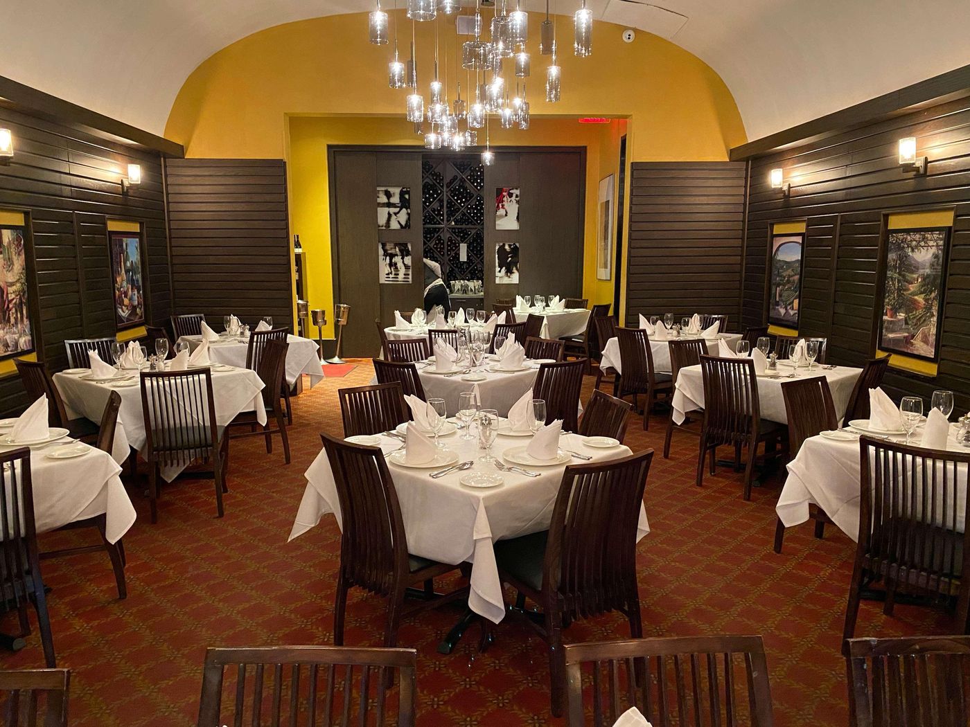 Hilton-Garden-Inn-New-York-Times-Square-North-Restaurant-46