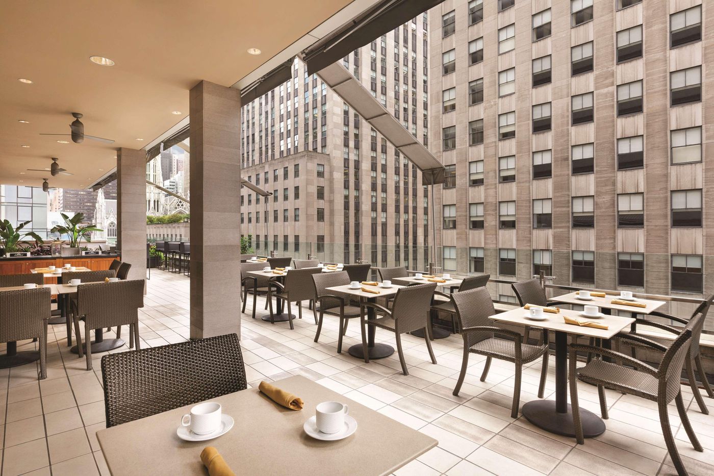 DoubleTree-by-Hilton-New-York-Midtown-Fifth-Avenue-Restaurant-11