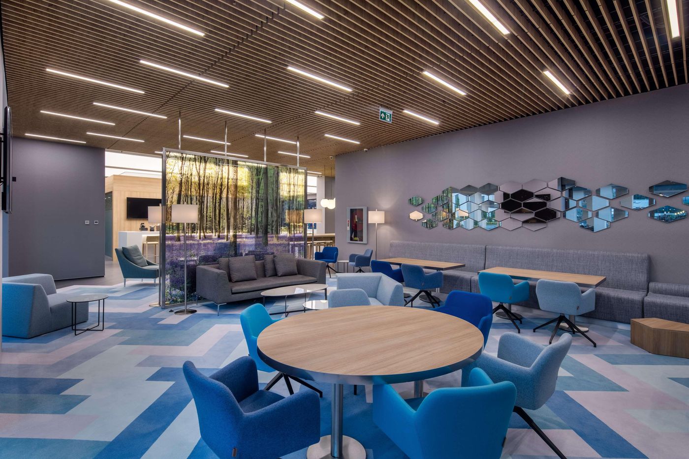 Hampton-by-Hilton-Istanbul-Zeytinburnu-Lobby-2