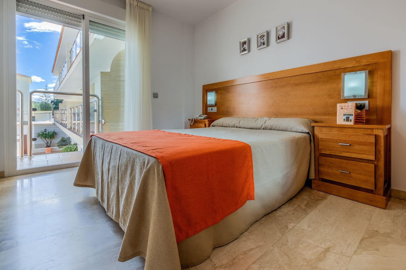 Loto-Conil-Apartamentos-Room-22