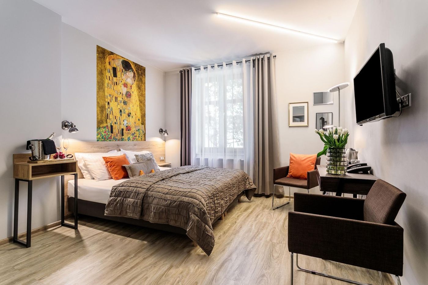 Art---Garden-Residence-Room-21