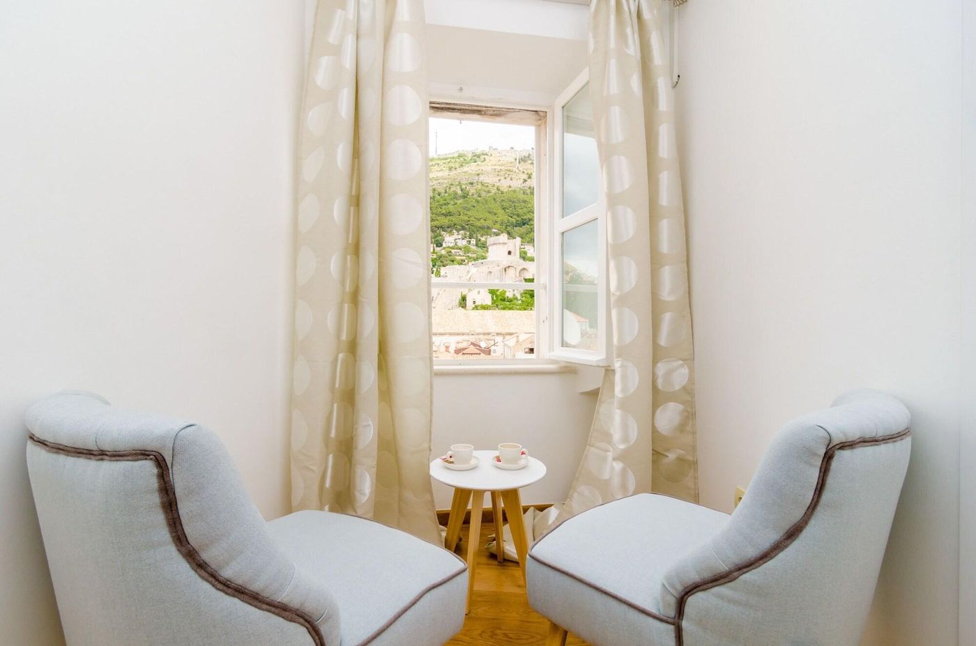 Cinema-View-House-Lobby-25