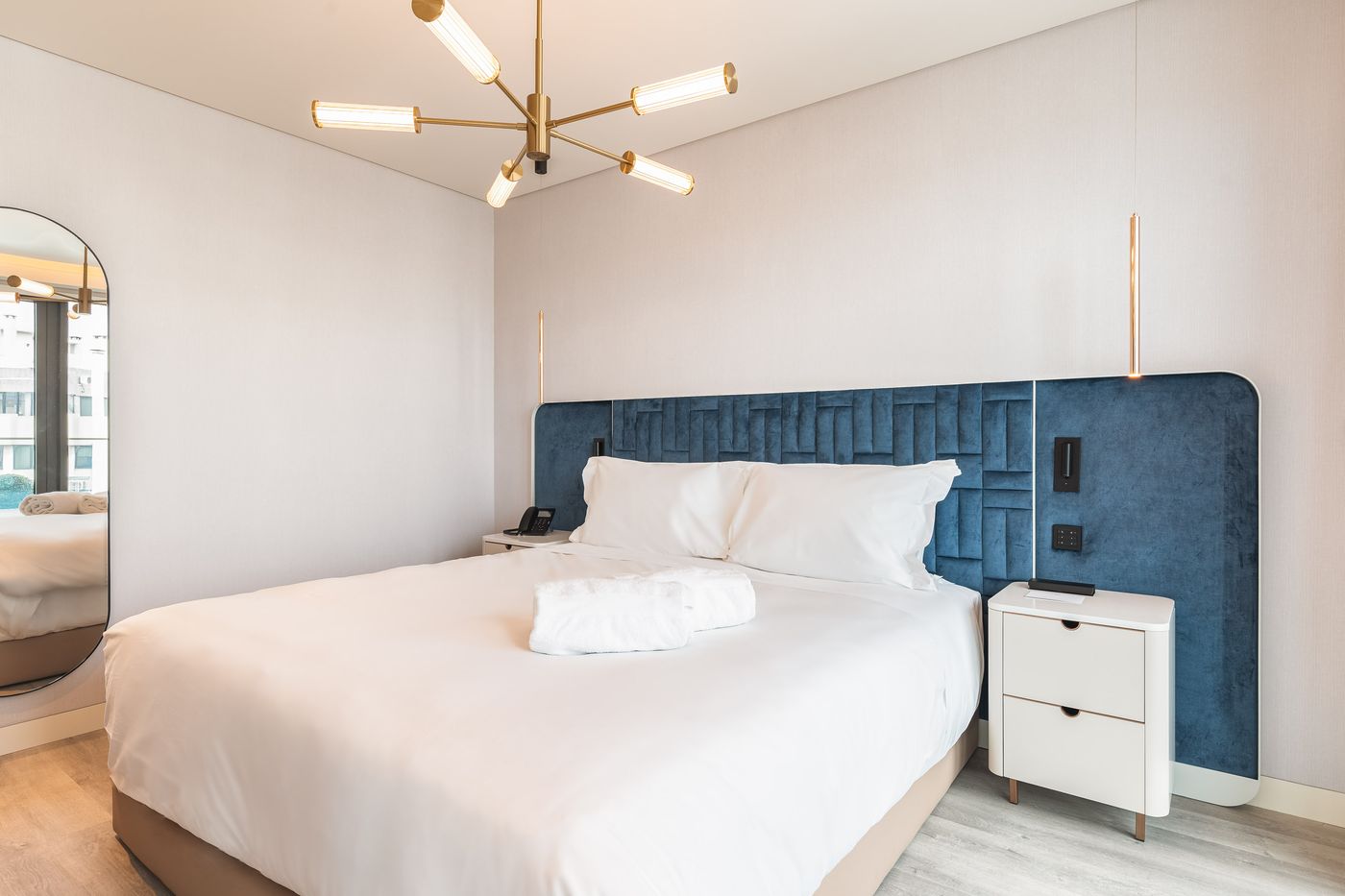 Luster-Hotel-Room-22