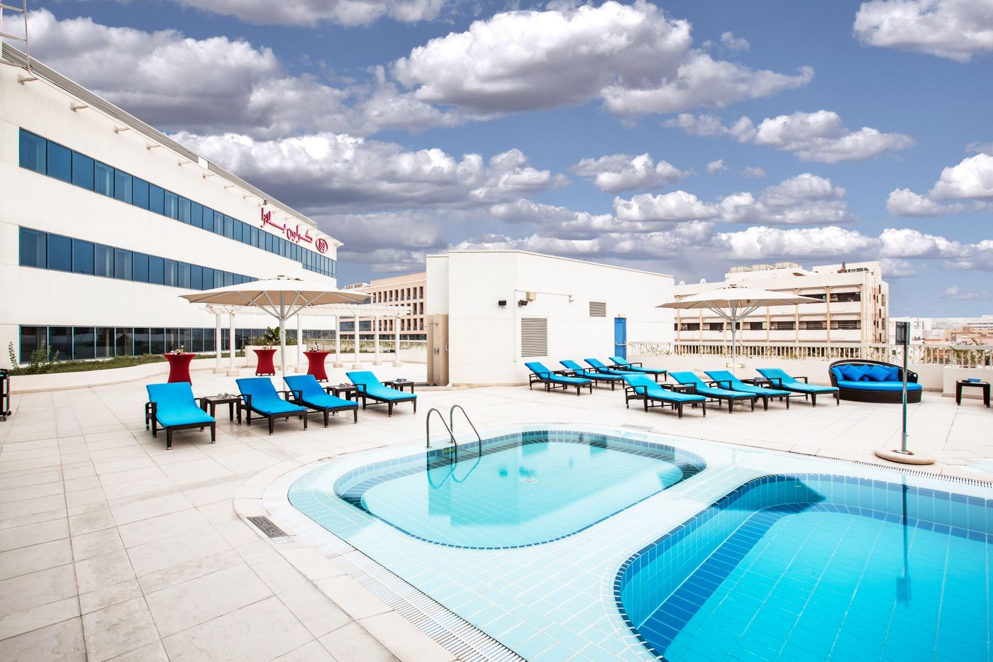 Hotel-Crowne-Plaza-Deira-Pool-3