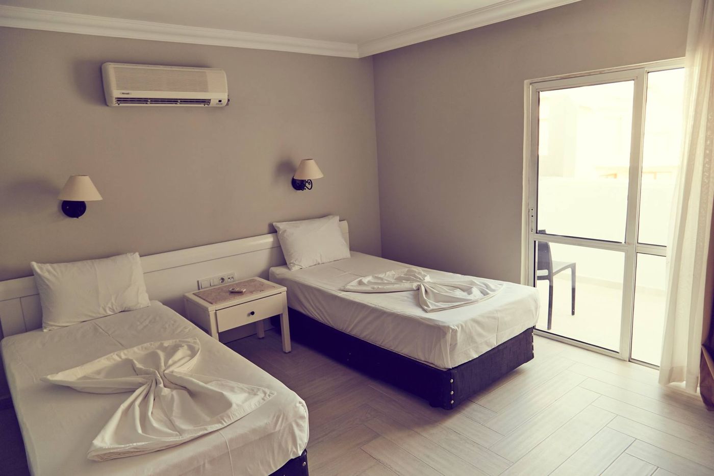 Two Seas Luxury Suites