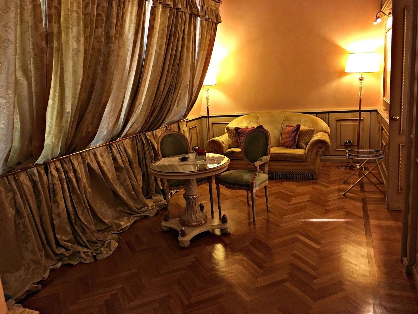 Andreola-Central-Hotel-Room-4