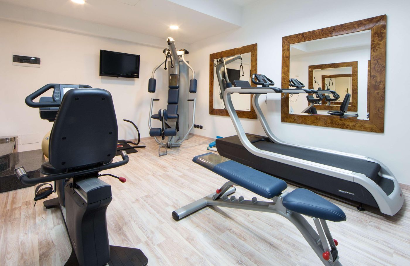 BEST-WESTERN-Hotel-Rivoli-Sports-and-Entertainment-59