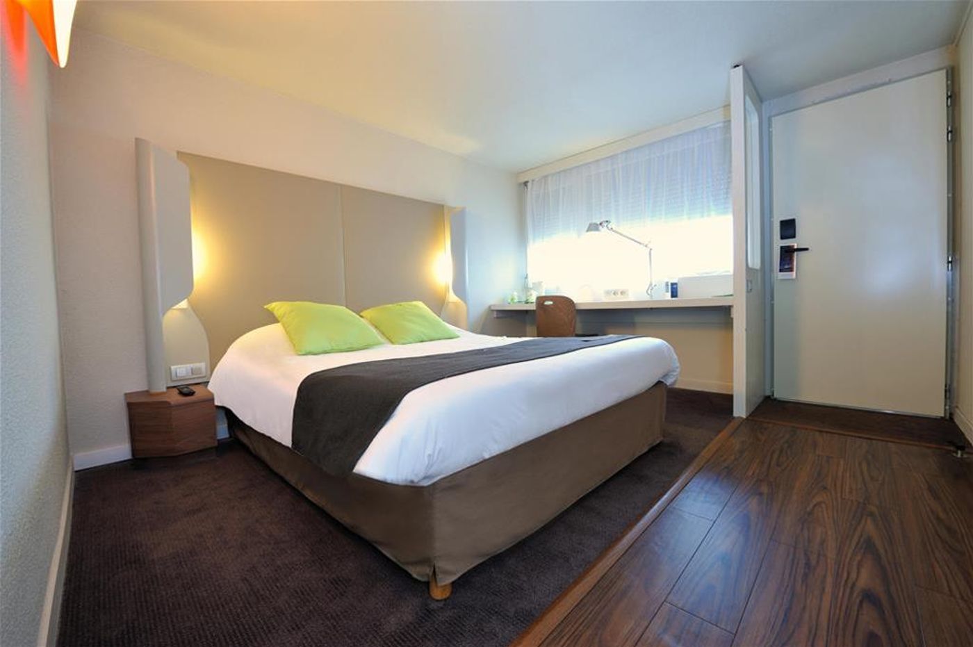 Campanile Lyon Est - Aéroport Saint Exupéry - France - SAINT LAURENT DE MURE - General view - 3