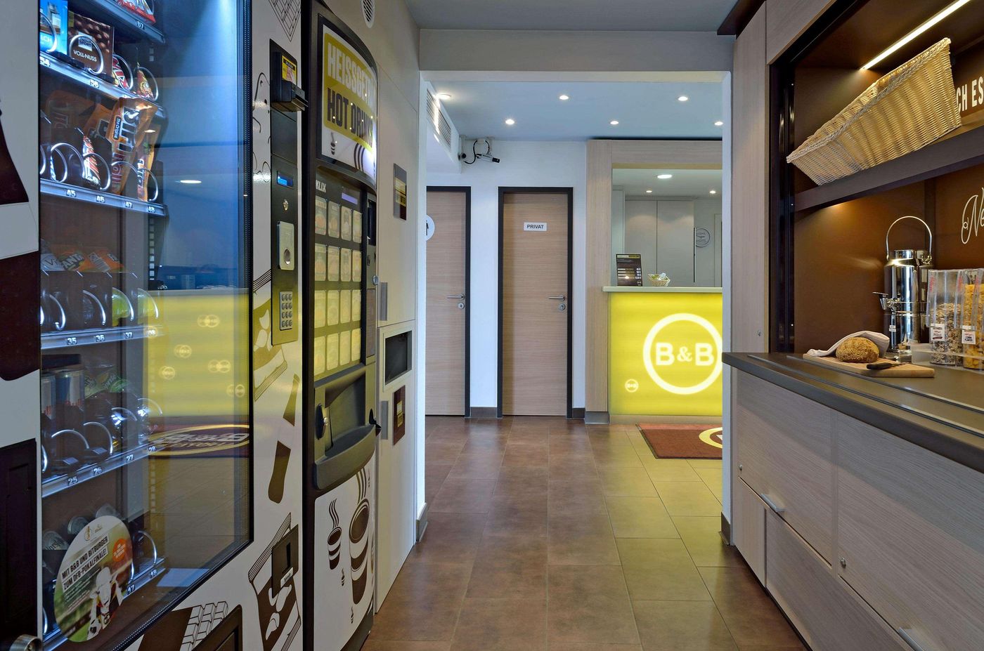 B-B-Hotel-Berlin-Sud-Genshagen-Lobby-12