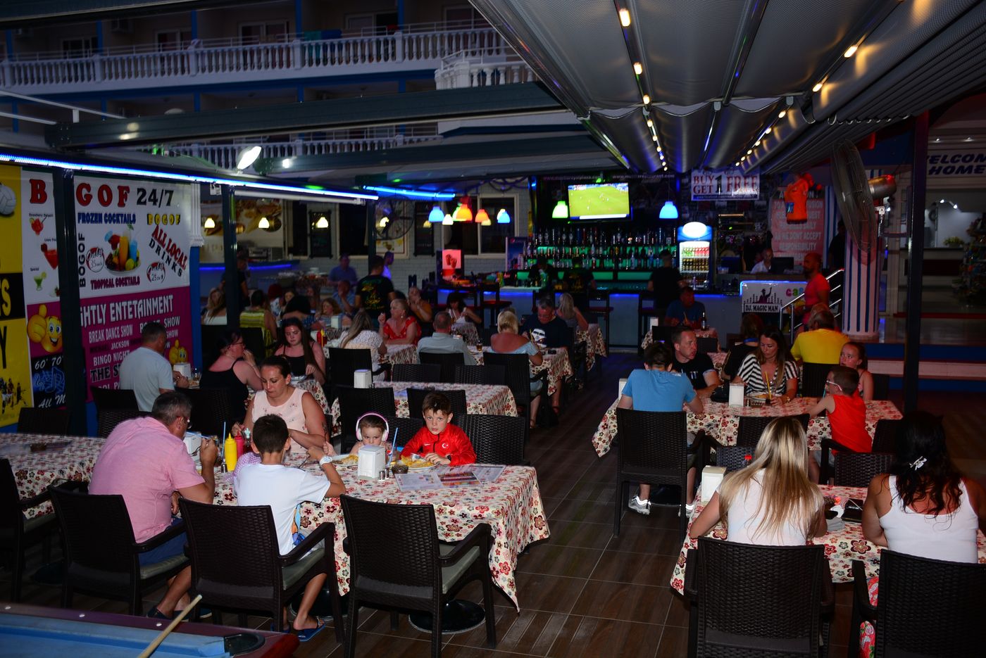 Mustis-Royal-Plaza-Bar-33