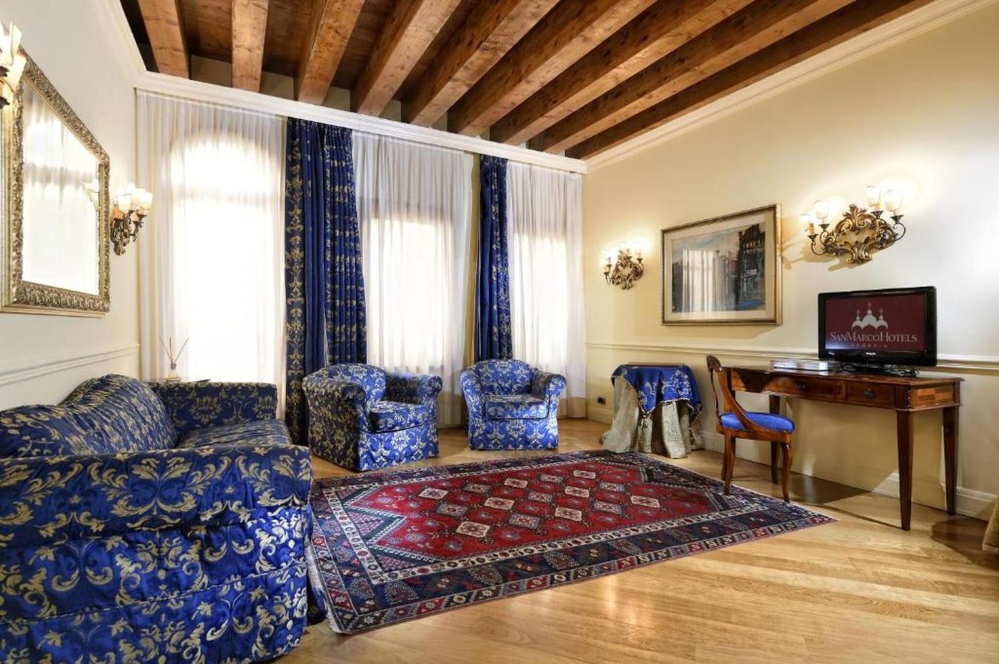 San-Marco-Luxury-a-Torre-dell--Orologio-Suites-Room-10