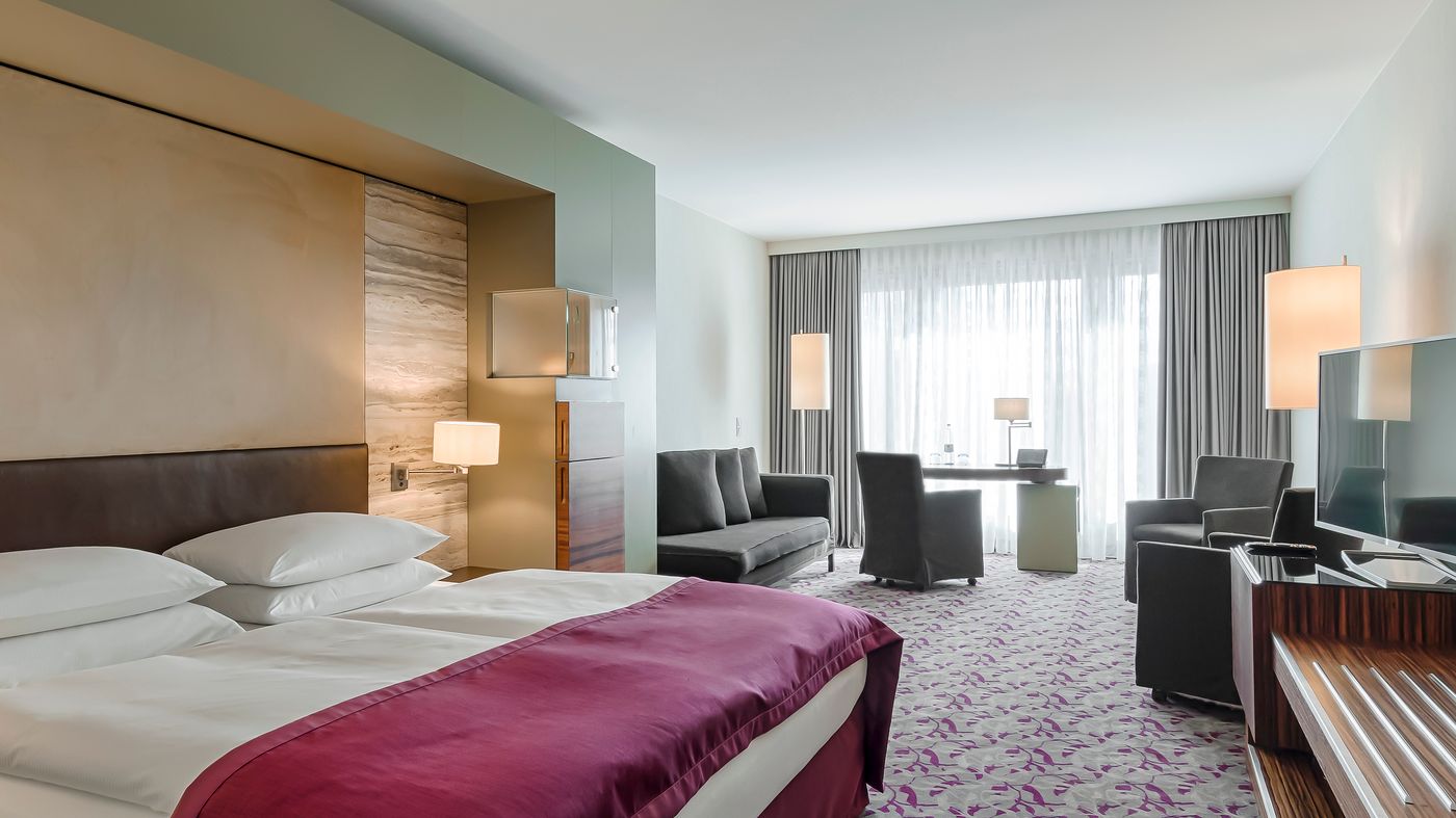 Dorint-Hotel-am-Heumarkt-Koln-Room-16