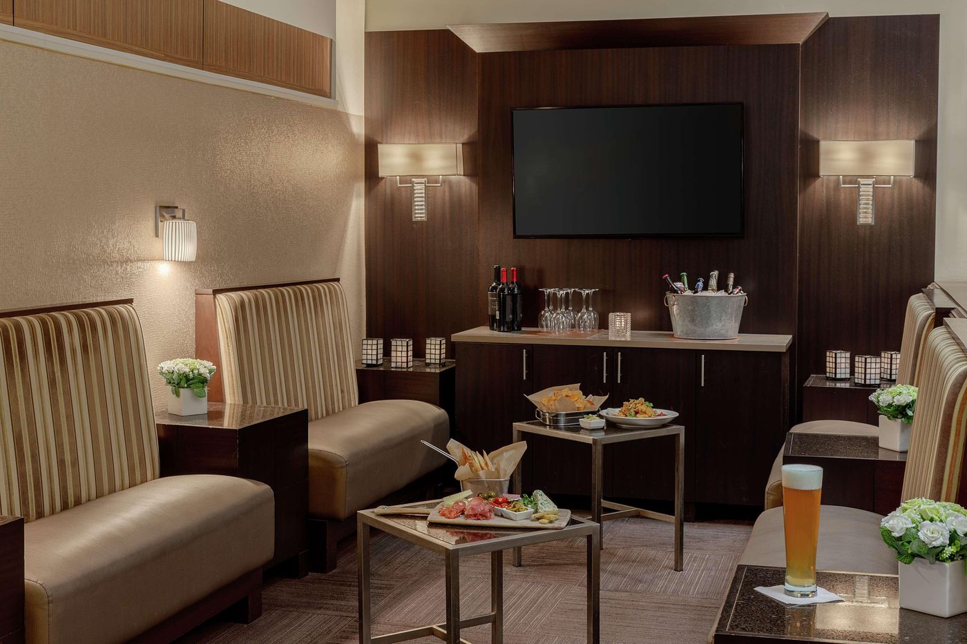 DoubleTree-Suites-by-Hilton-Hotel-Boston-Cambridge-Restaurant-6