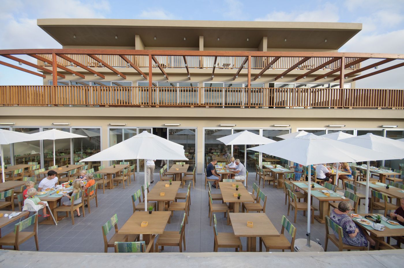 Oasis-Salinas-Sea-Restaurant-13