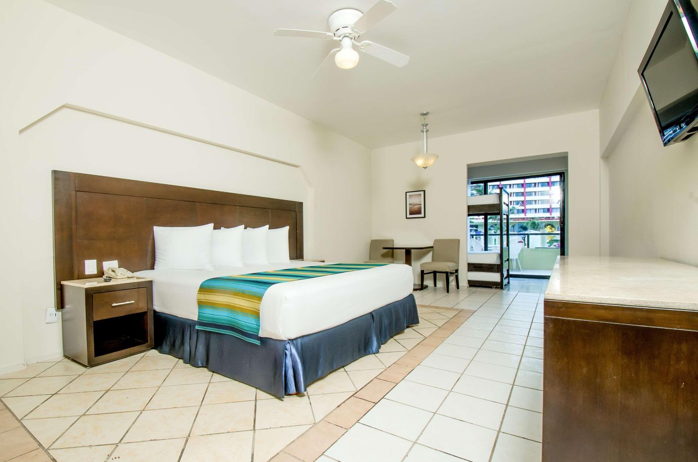 Crown-Paradise-Club-Cancun-Room-38