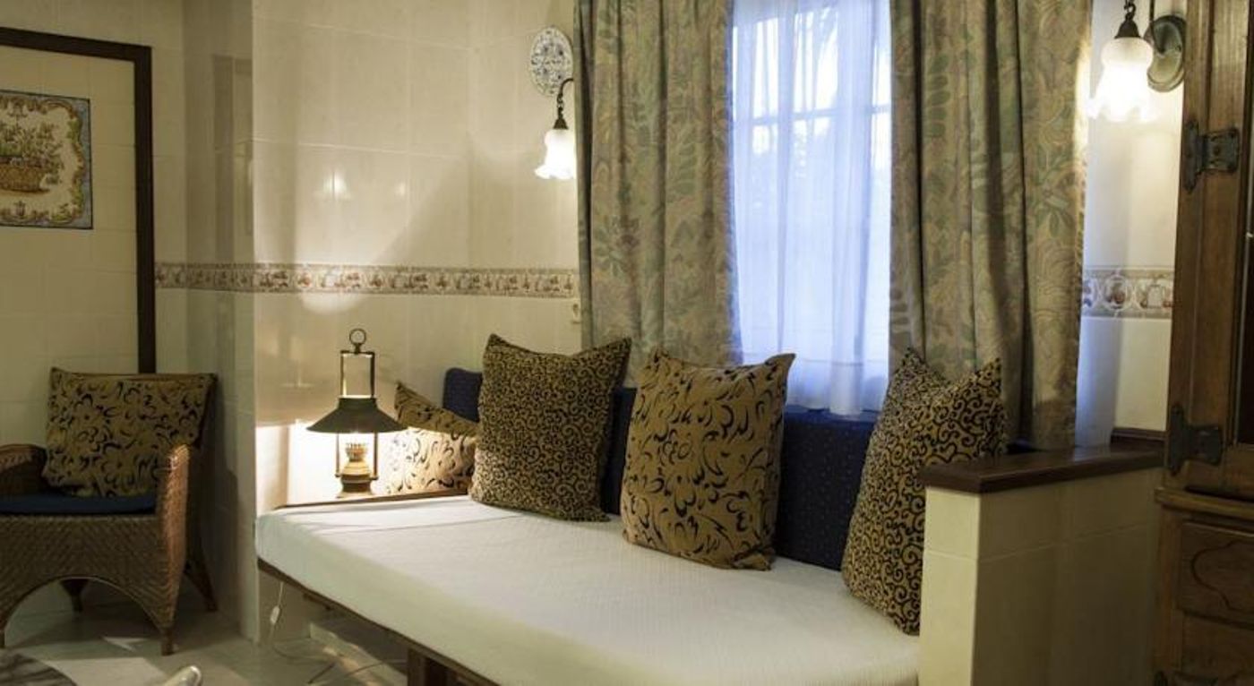 Vilas Dinis - Adults Only