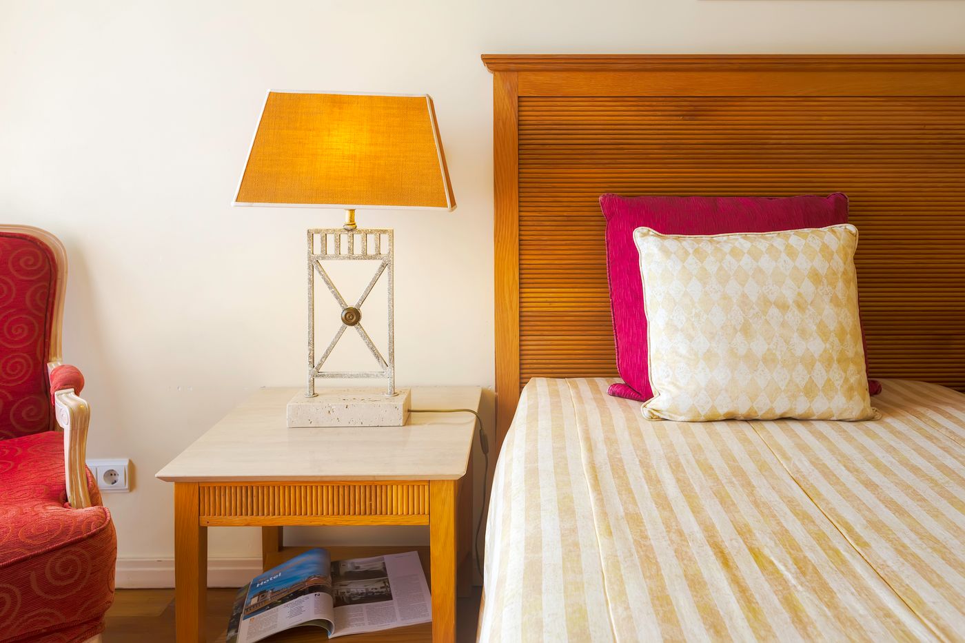 Quinta-do-Estreito-Vintage-House-Room-21