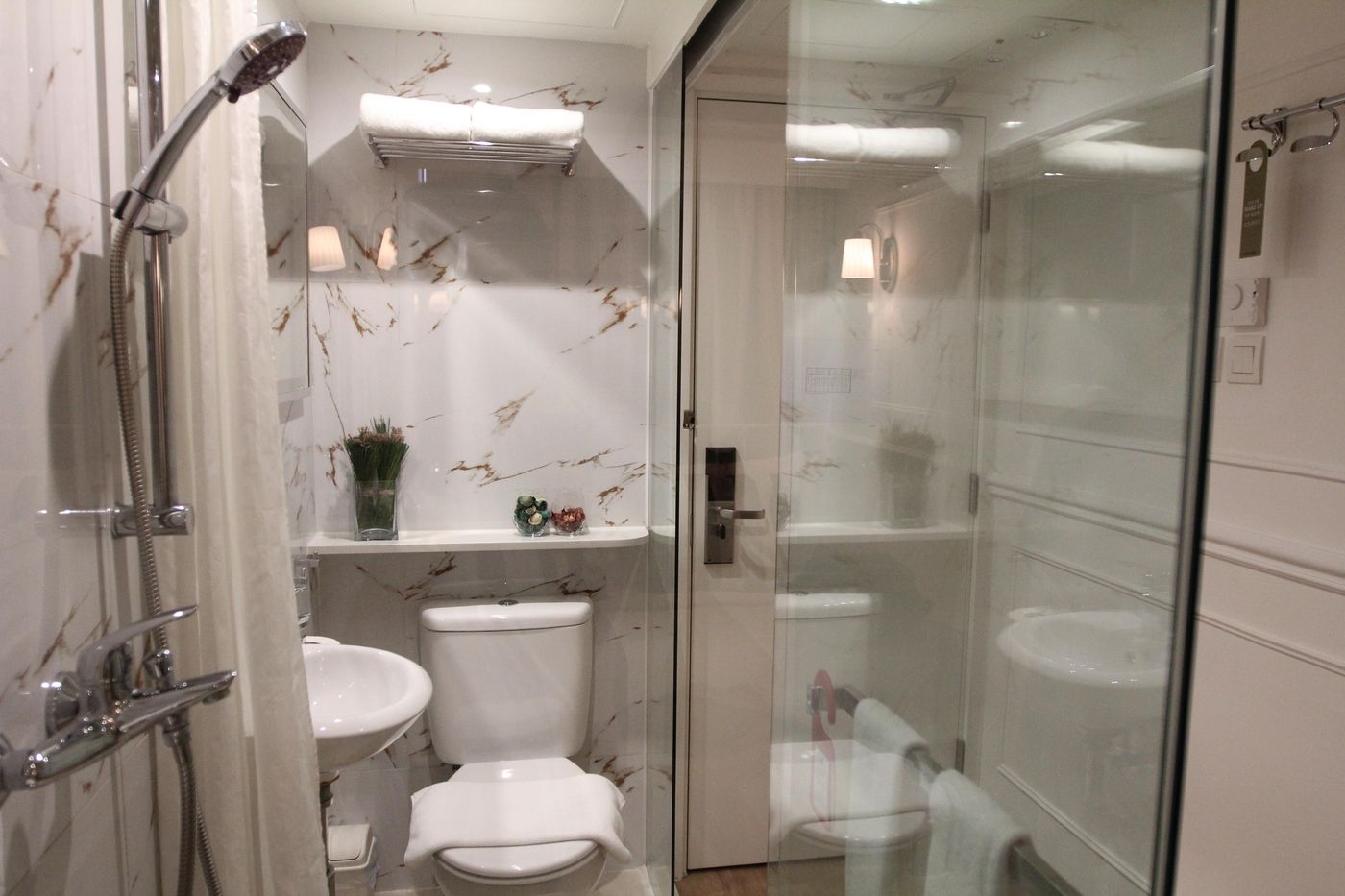 Mini-Hotel-Causeway-Bay-Room-17