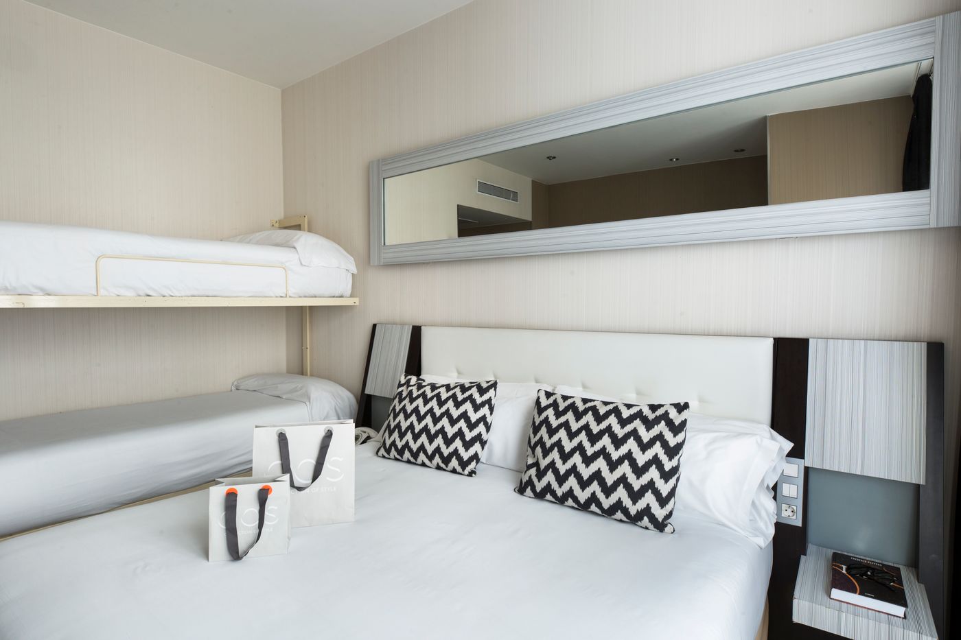 Petit-Palace-Triball-Room-11