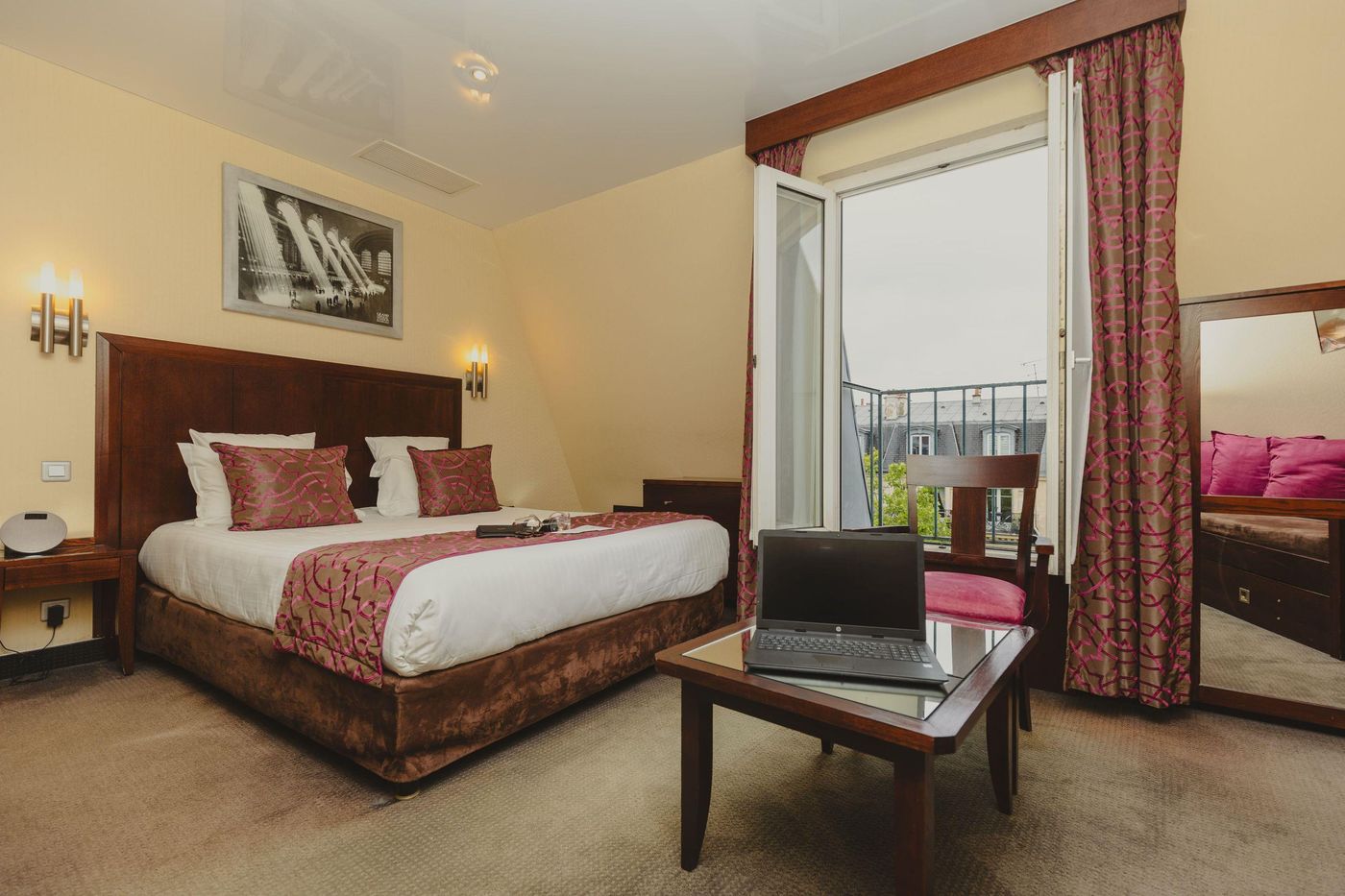 Grand-Hotel-Francais-Room-26