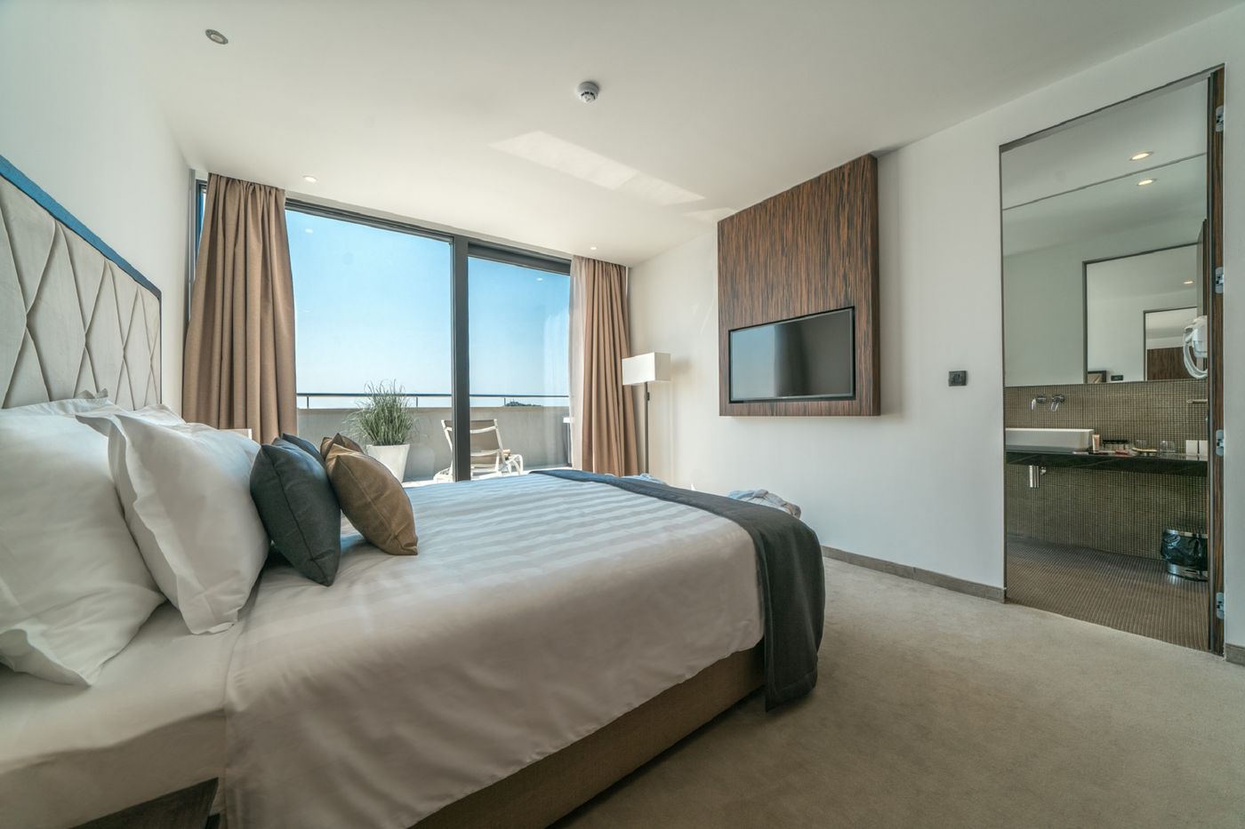 Hotel-Bellevue-Superior-City-Hotel-Room-12